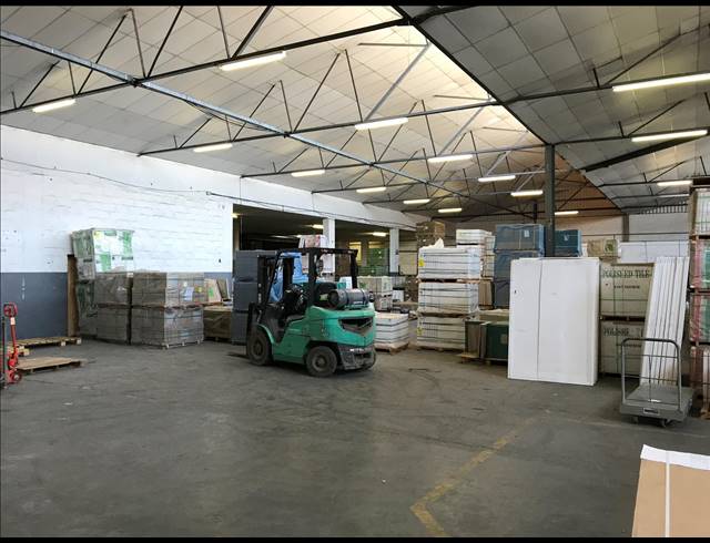 2,800M² FACTORY TO LET IN PAROW CENTRAL